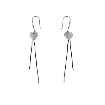 Cercei lungi din argint cu inima din zirconii