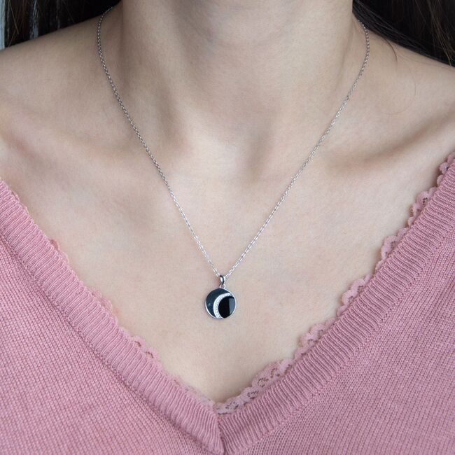 Lant argint cu pandantiv decorat cu email si zirconii